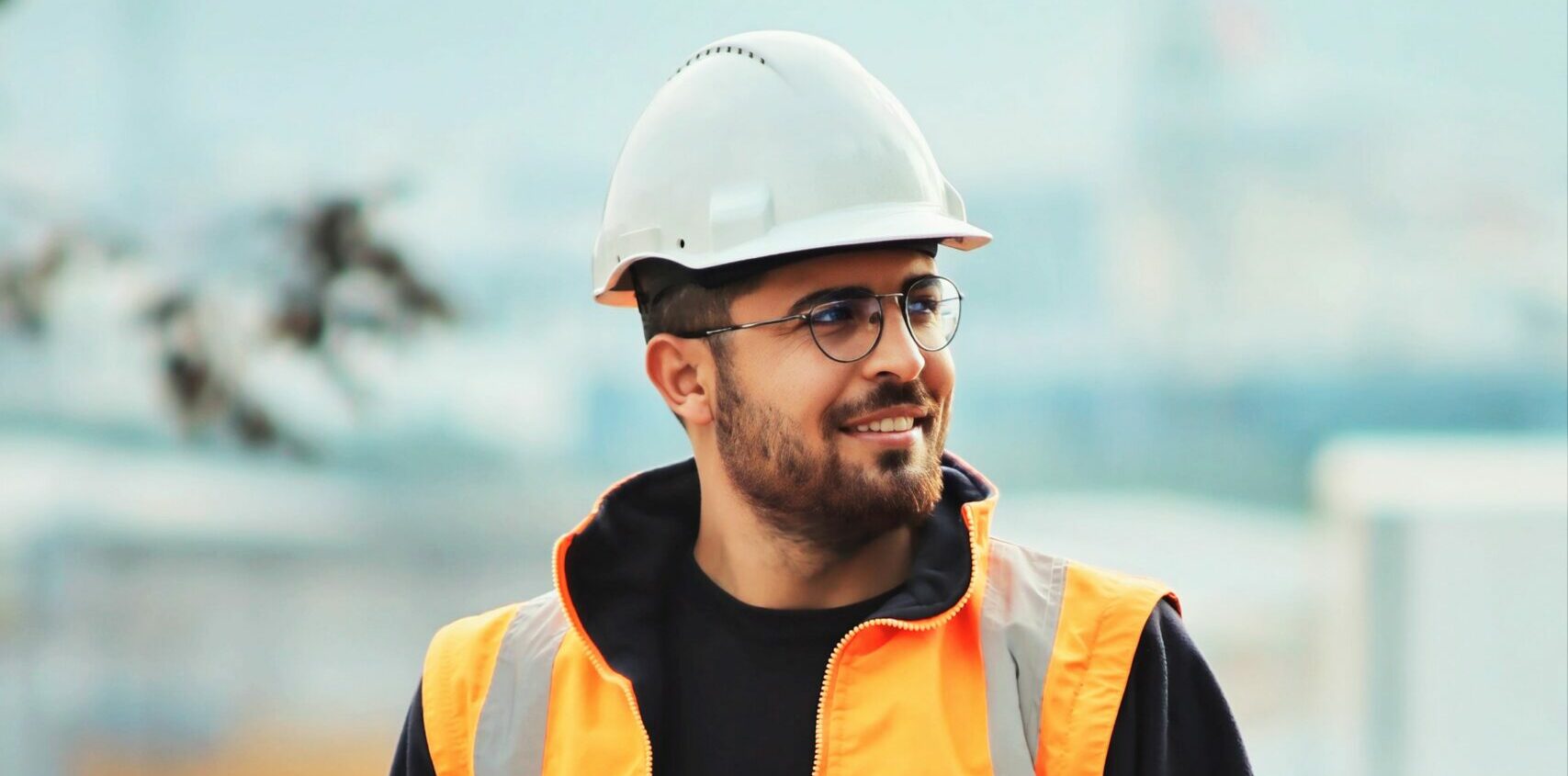 Lire la suite à propos de l’article Sur papier, il est le patron de sa petite entreprise de 5 ouvriers, dans le domaine de la construction, depuis 2 ans.